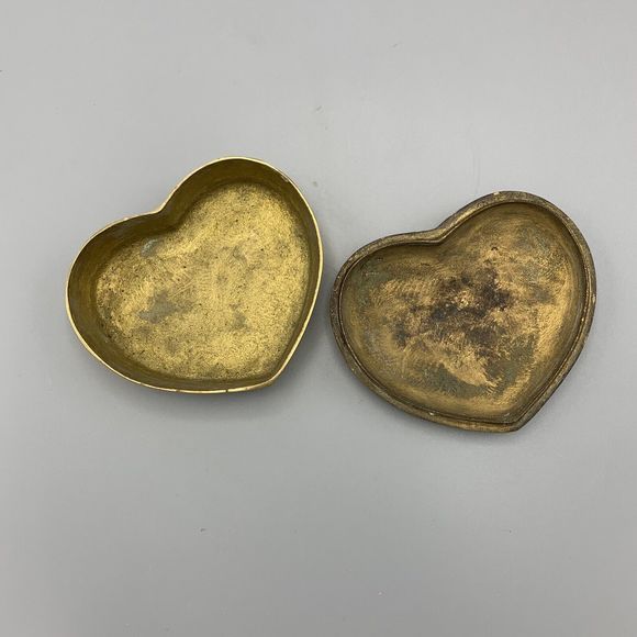 Vintage Mid Century Brass Heart Shaped Lidded Trinket Box Aged Patina Keepsake - Picture 5 of 16